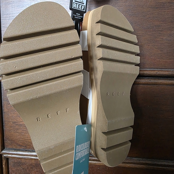Reef White Slide Sandals - Picture 4 of 12